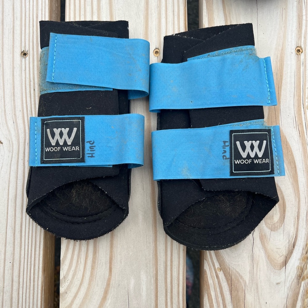 Woof wear medium pair